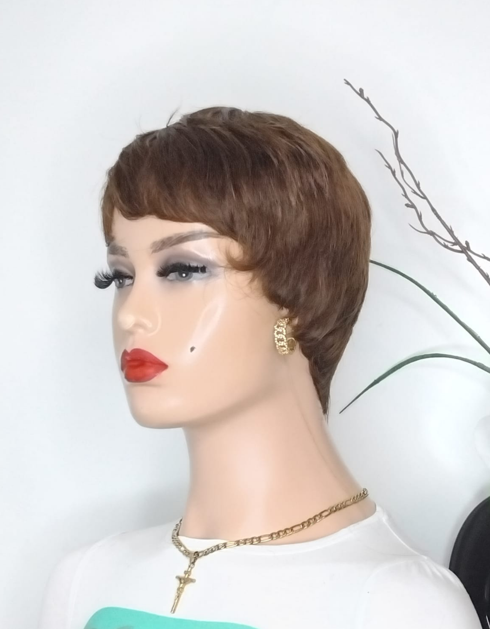 Perruque coupe courte plat plat couleur n 4 ,couleur comme sur la photo p