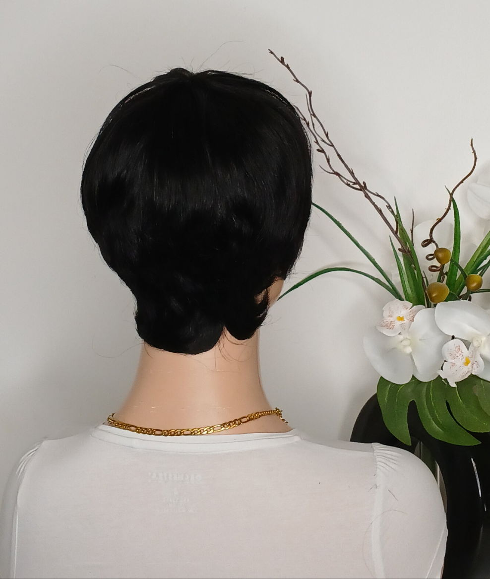 Perruque coupe courte ,couleur comme sur la photo