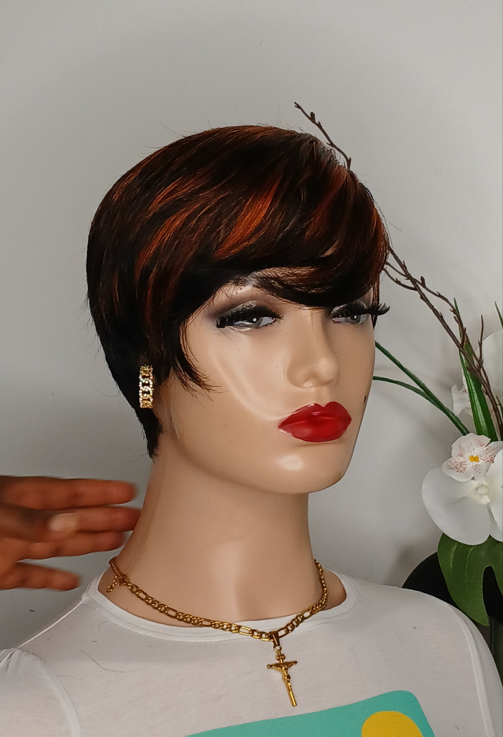 Perruque coupe courte ,couleur comme sur la photo