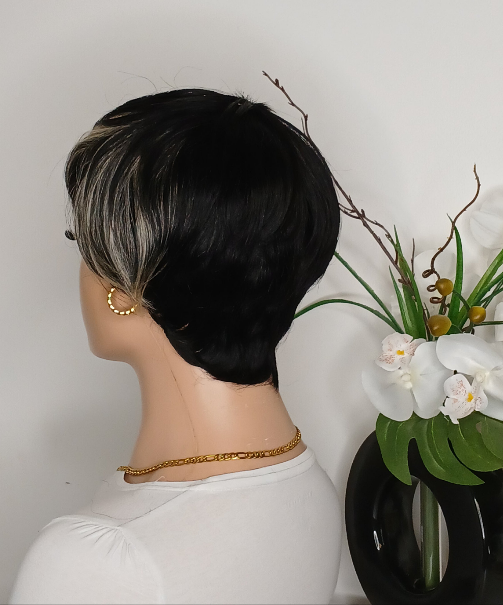 Perruque coupe courte ,couleur comme sur la photo