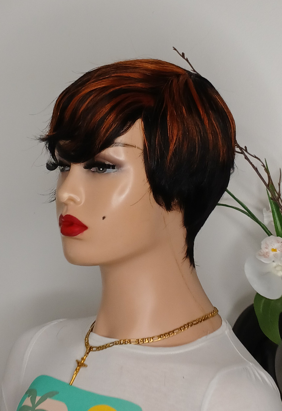 Perruque coupe courte ,couleur comme sur la photo