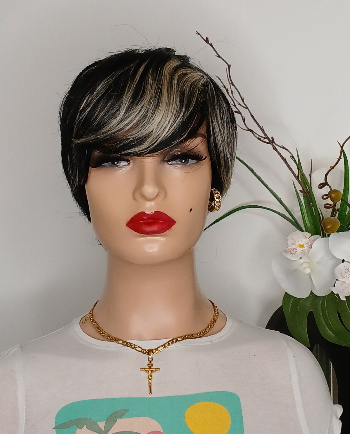 Perruque coupe courte ,couleur comme sur la photo