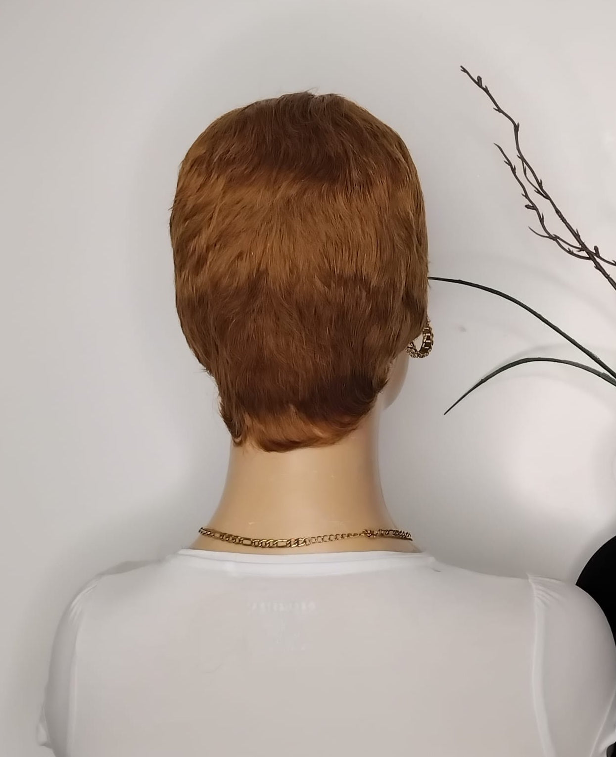 Perruque coupe courte plat plat ,couleur comme sur la photo