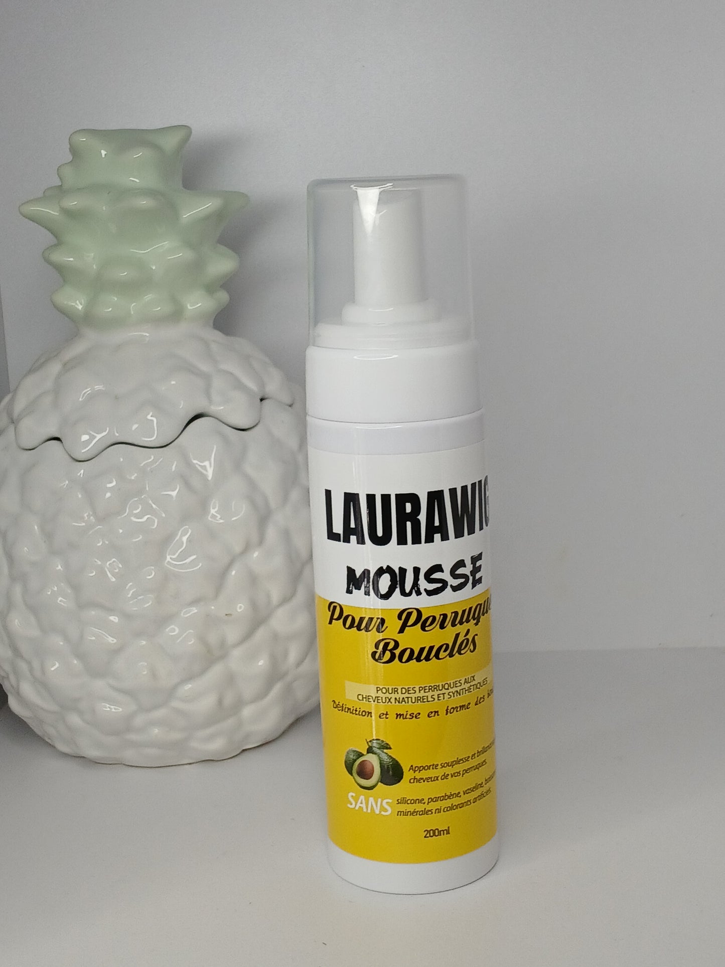 Mousse pour coiffer et définir les cheveux bouclés de vos perruques