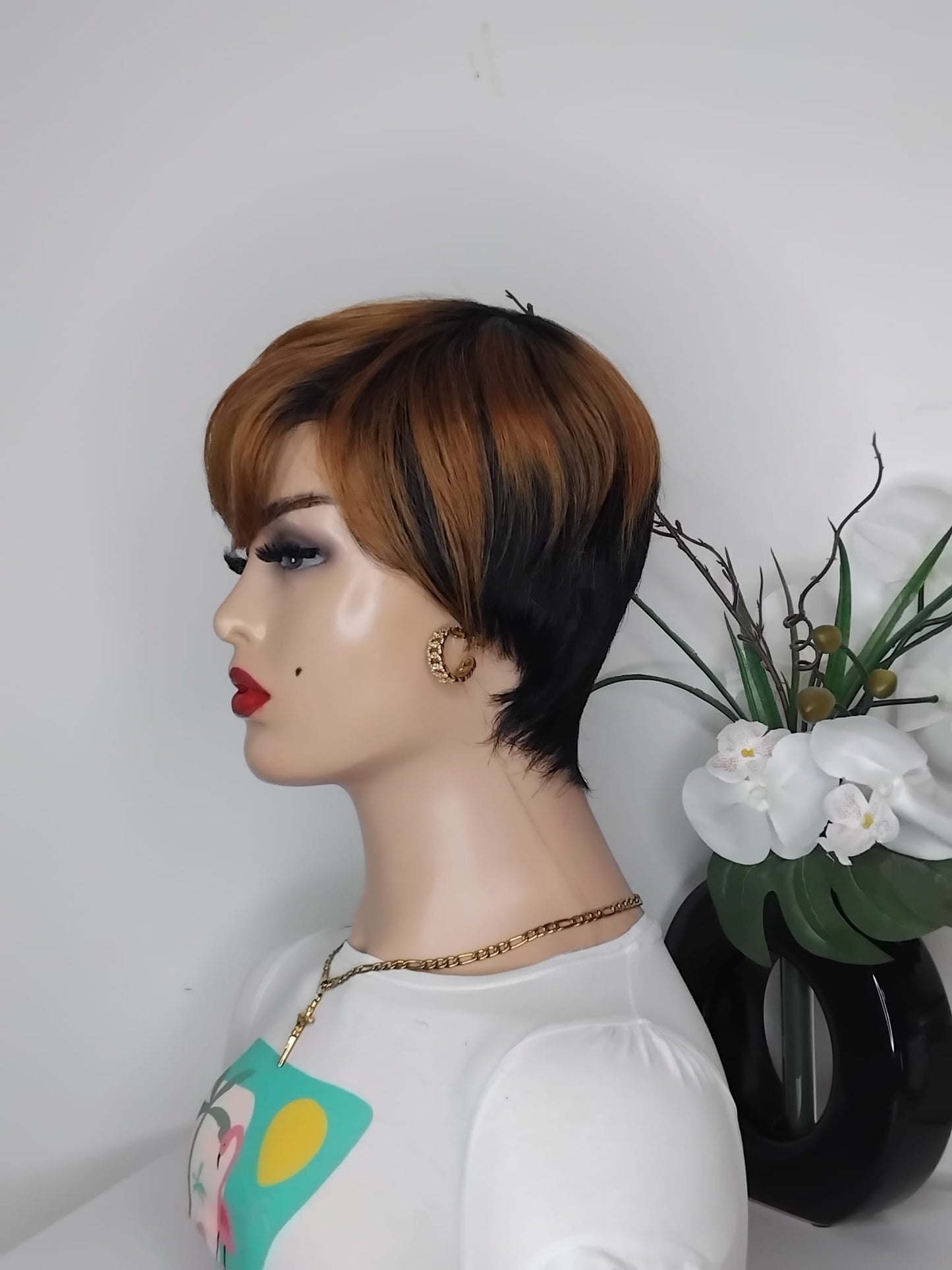 Perruque coupe courte ,couleur comme sur la photo