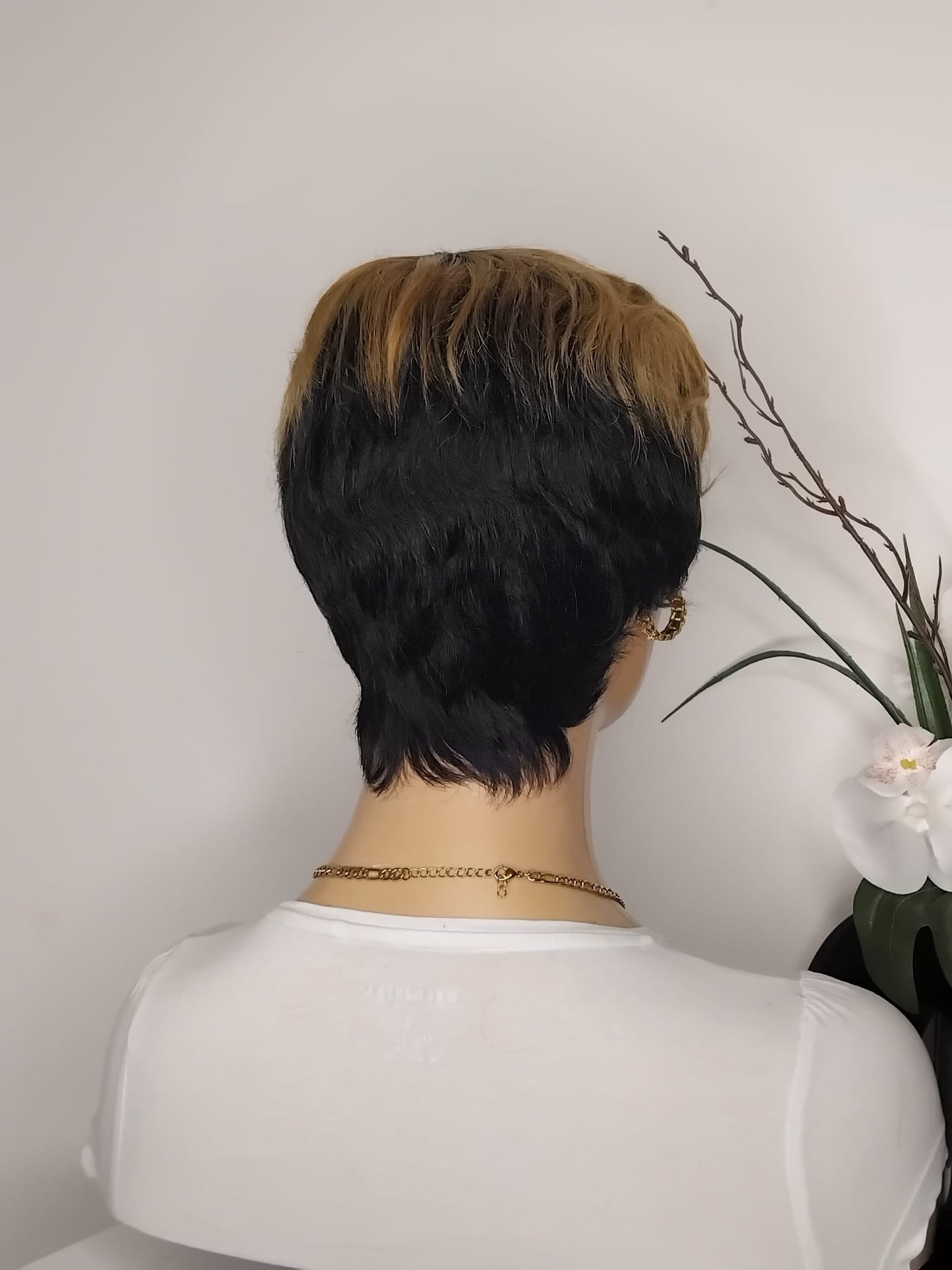 Perruque coupe courte ,couleur comme sur la photo