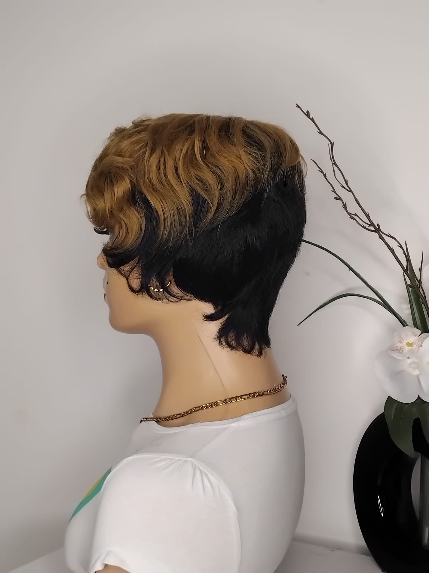 Perruque coupe courte ,couleur comme sur la photo