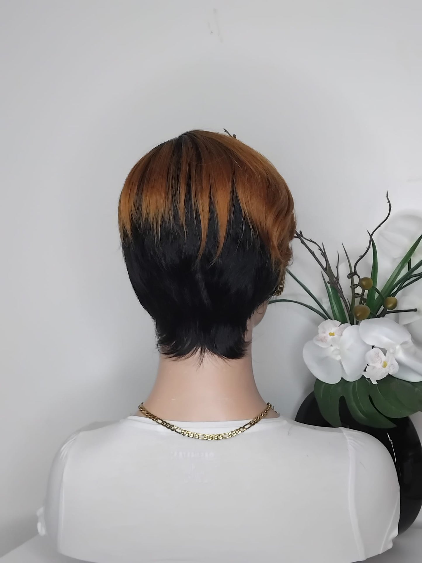 Perruque coupe courte ,couleur comme sur la photo