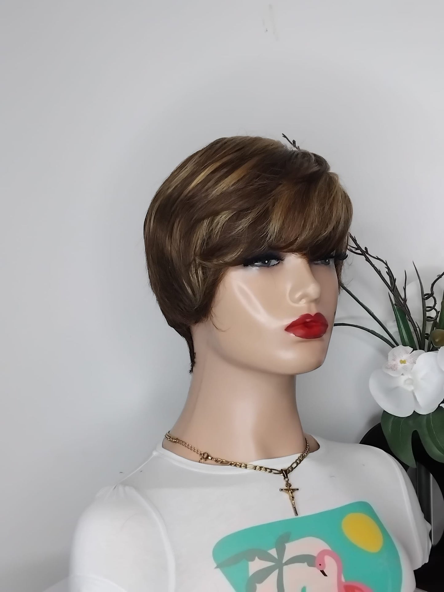 Perruque coupe courte ,couleur comme sur la photo