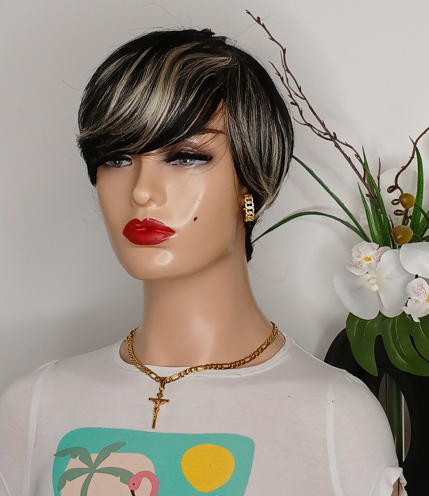 Perruque coupe courte ,couleur comme sur la photo
