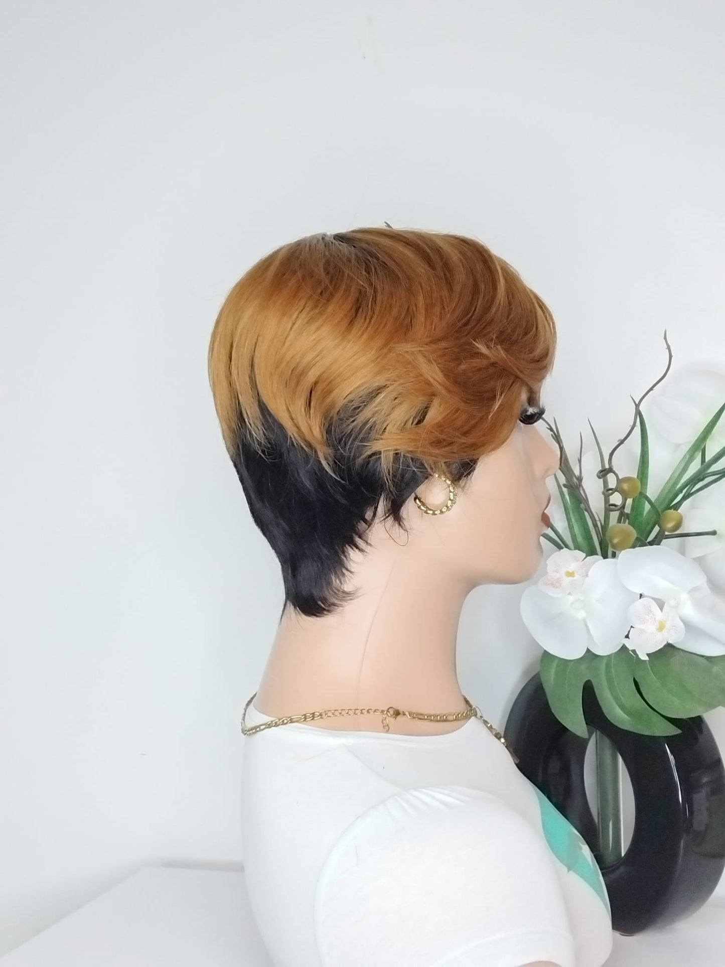 Perruque coupe courte ,couleur comme sur la photo