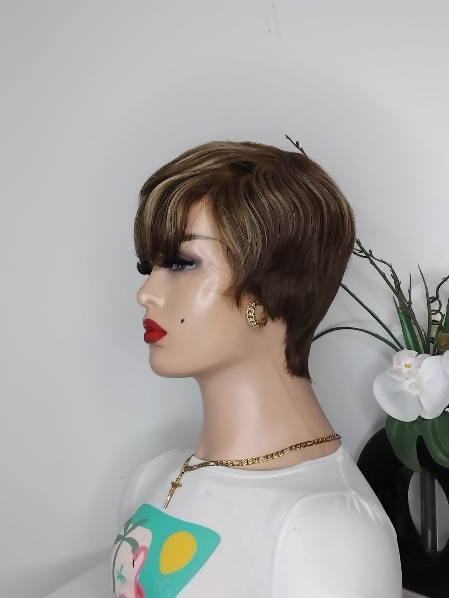 Perruque coupe courte ,couleur comme sur la photo