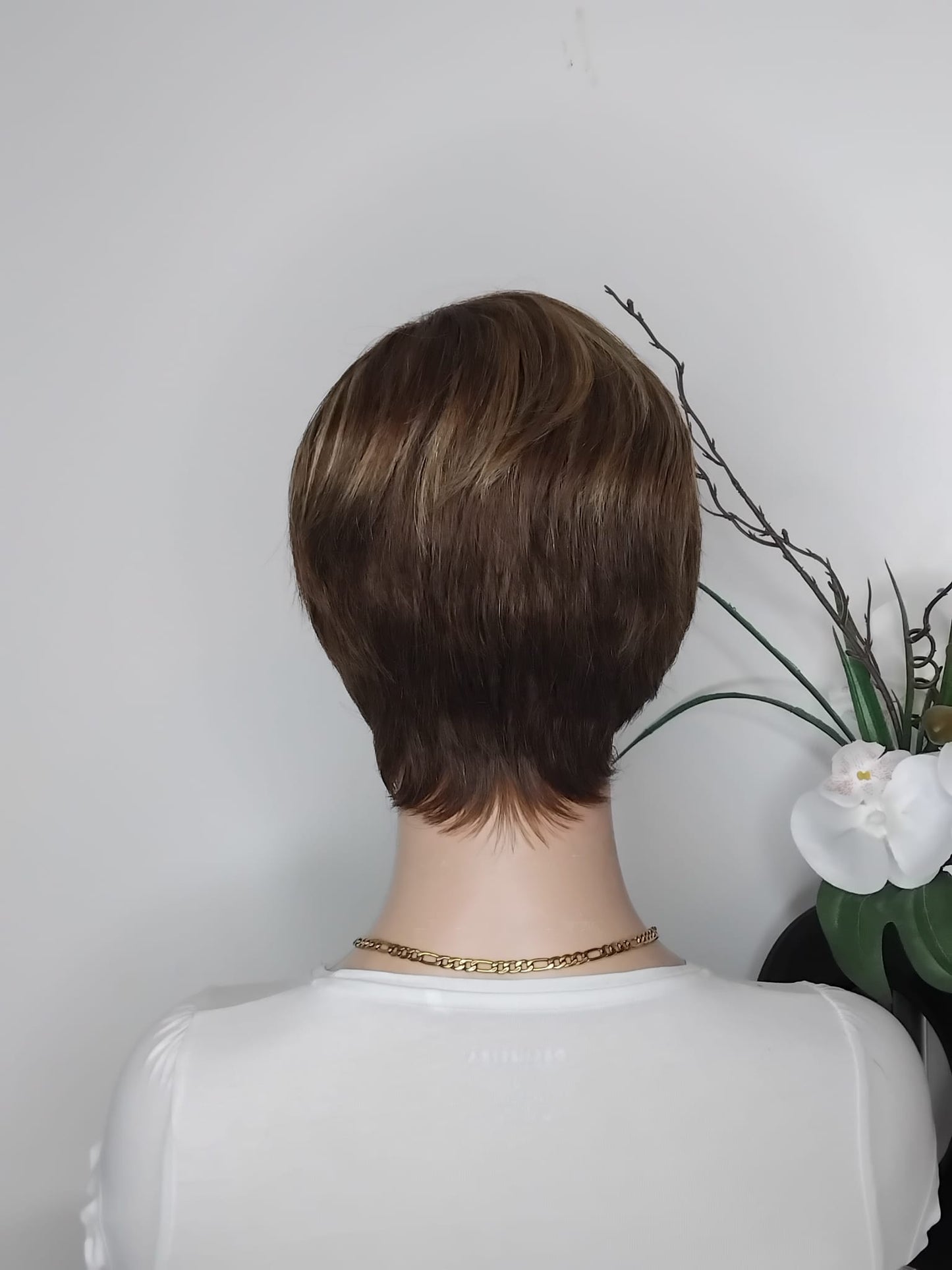 Perruque coupe courte ,couleur comme sur la photo