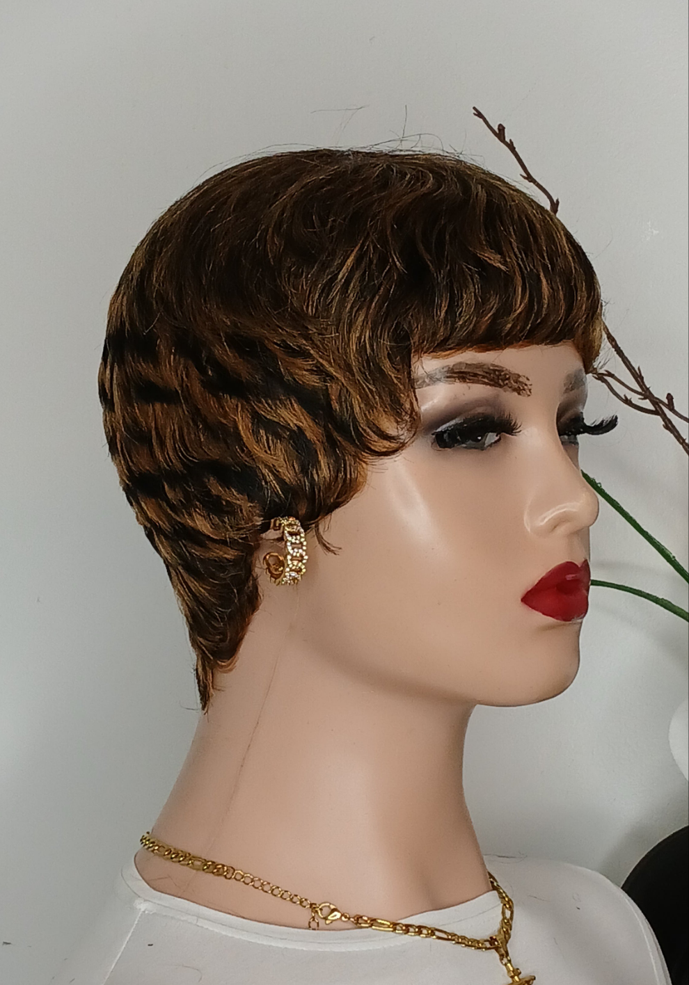 Perruque coupe courte  ,couleur comme sur la photo