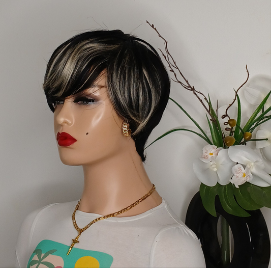 Perruque coupe courte  ,couleur comme sur la photo