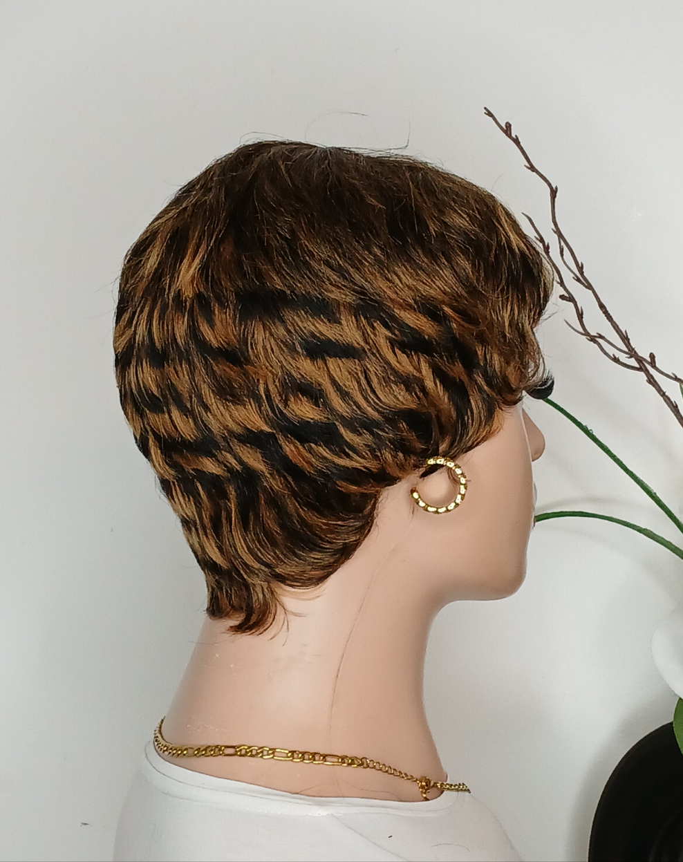 Perruque coupe courte  ,couleur comme sur la photo