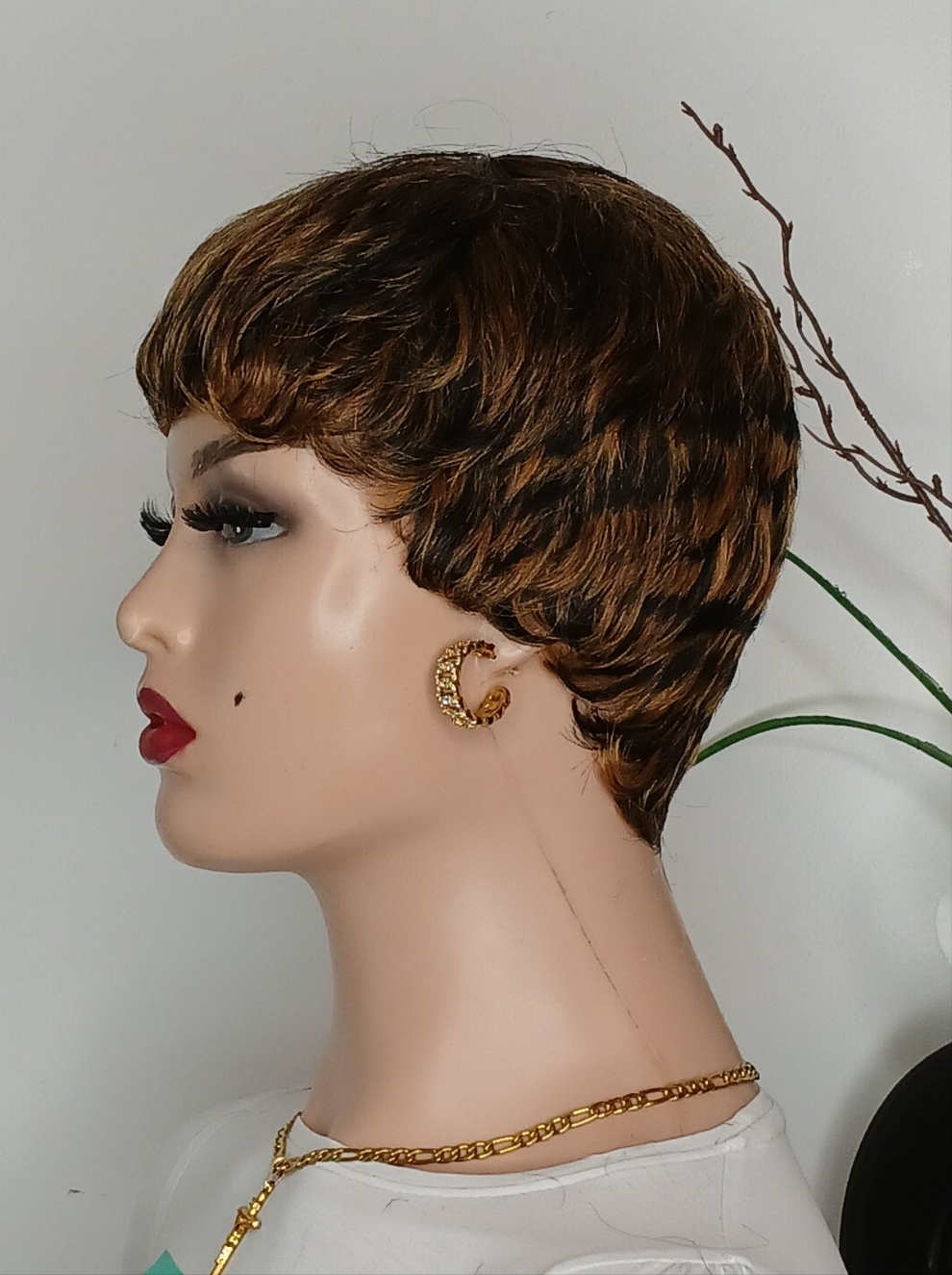 Perruque coupe courte  ,couleur comme sur la photo