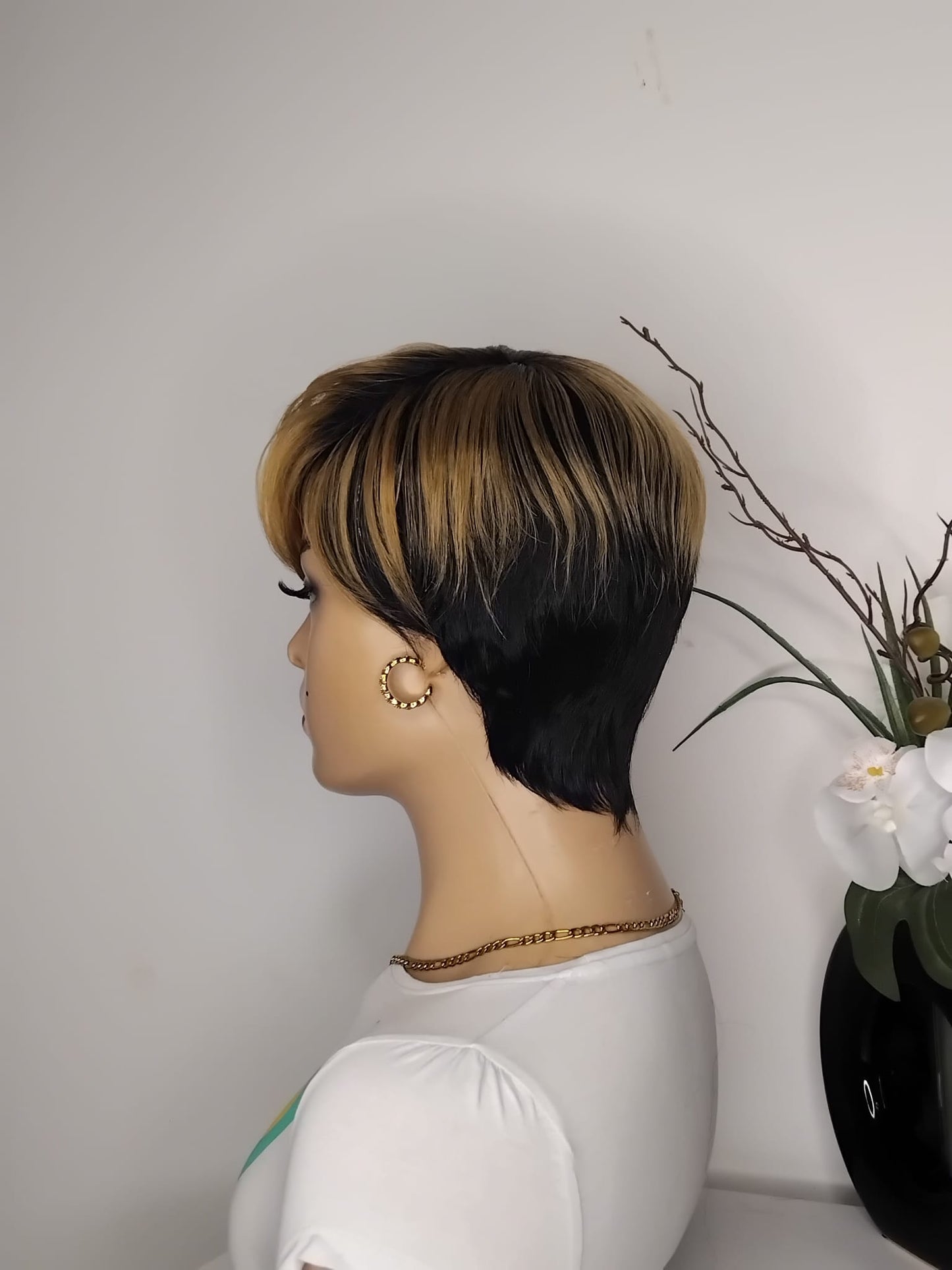 Perruque coupe courte  ,couleur comme sur la photo