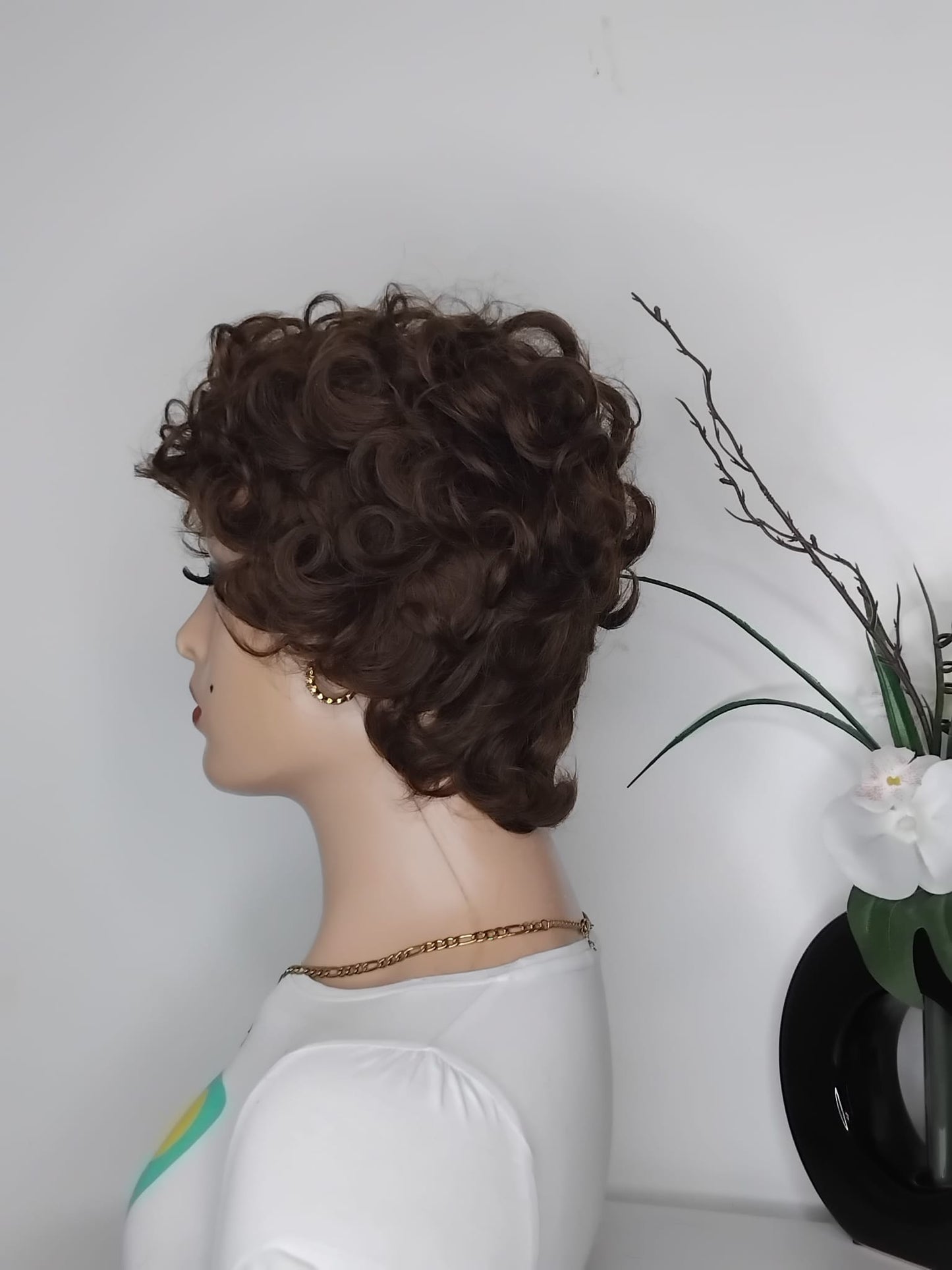Perruque coupe courte couleur n 4  ,couleur comme sur la photo
