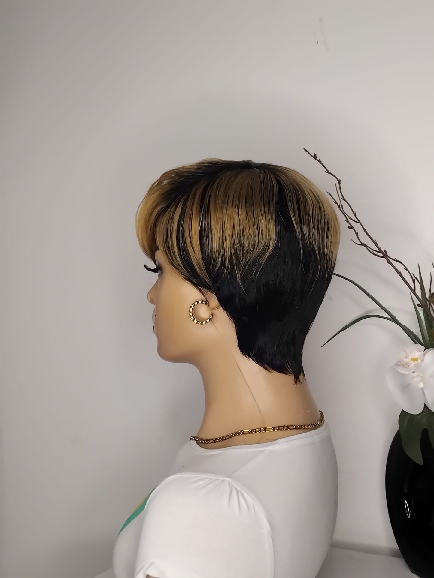 Perruque coupe courte  ,couleur comme sur la photo